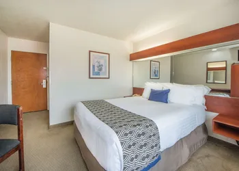 Microtel Inn & Suites by Wyndham Miami hotel thumbnail 6