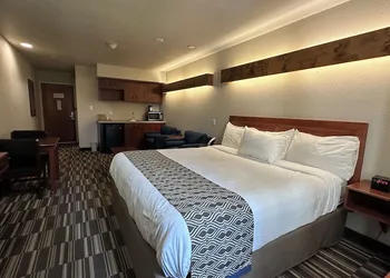 Microtel Inn & Suites by Wyndham Miami hotel thumbnail 7