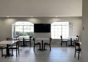 Days Inn by Wyndham Wagoner hotel thumbnail 3
