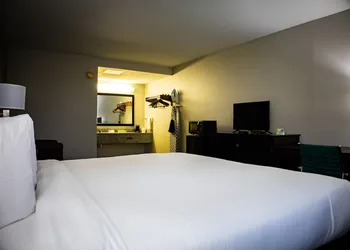 Days Inn by Wyndham Wagoner hotel thumbnail 5