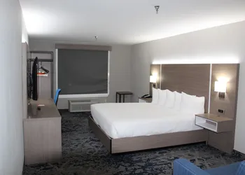 Comfort Inn & Suites Muskogee hotel thumbnail 6