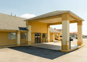 Econo Lodge Pryor hotel thumbnail 2