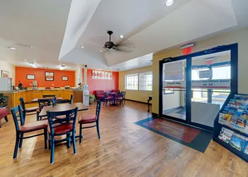Econo Lodge Pryor hotel thumbnail 6