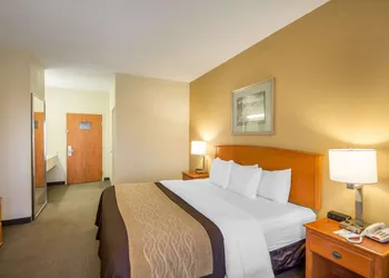 Quality Inn & Suites MidAmerica Industrial Park Area hotel thumbnail 3
