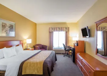 Quality Inn & Suites MidAmerica Industrial Park Area hotel thumbnail 5