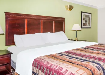 Days Inn by Wyndham Oneonta AL hotel thumbnail 6