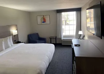 Days Inn & Suites by Wyndham Tahlequah hotel thumbnail 2