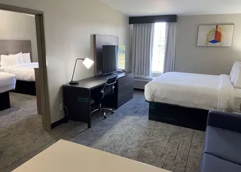 Days Inn & Suites by Wyndham Tahlequah hotel thumbnail 4