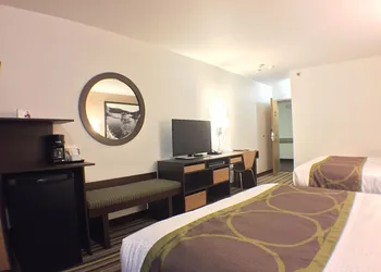 Super 8 by Wyndham Kenora hotel thumbnail 3