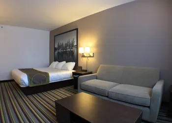 Super 8 by Wyndham Kenora hotel thumbnail 6