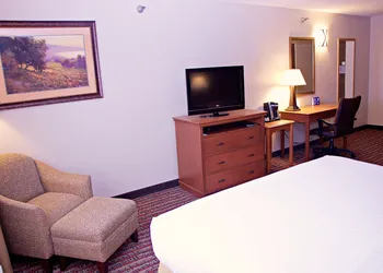 Holiday Inn Express & Suites Fort Pierre by IHG hotel thumbnail 8