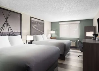 Super 8 by Wyndham Conrad hotel thumbnail 8