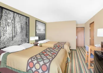Super 8 by Wyndham Mt Pleasant hotel thumbnail 3