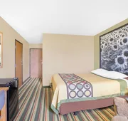 Super 8 by Wyndham Mt Pleasant hotel detail image 4