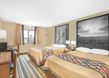 Super 8 by Wyndham Mt Pleasant hotel thumbnail 6