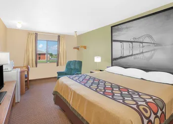 Super 8 by Wyndham Mt Pleasant hotel thumbnail 7