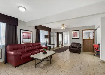 Quality Inn & Suites Ottumwa North hotel thumbnail 4