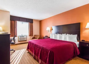 Quality Inn & Suites Ottumwa North hotel thumbnail 6
