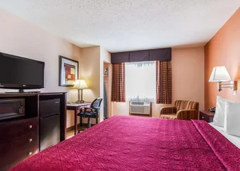 Quality Inn & Suites Ottumwa North hotel thumbnail 7