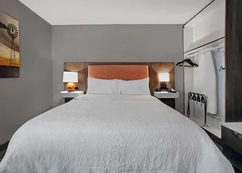 Hampton Inn Keokuk hotel thumbnail 6