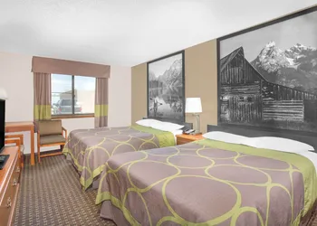 Super 8 by Wyndham Riverton hotel thumbnail 4