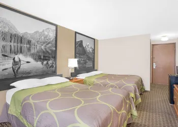 Super 8 by Wyndham Riverton hotel thumbnail 5