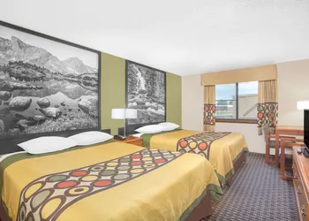Super 8 by Wyndham Riverton hotel thumbnail 6