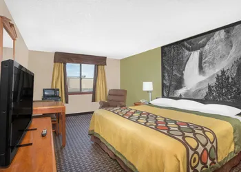 Super 8 by Wyndham Riverton hotel thumbnail 8