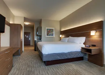 Holiday Inn Express Hotel & Suites Vernon College Area by IHG hotel thumbnail 3