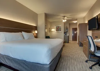 Holiday Inn Express Hotel & Suites Vernon College Area by IHG hotel thumbnail 5