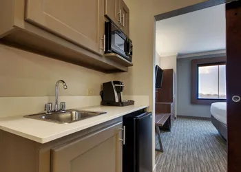 Holiday Inn Express Hotel & Suites Vernon College Area by IHG hotel thumbnail 7