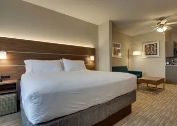 Holiday Inn Express Hotel & Suites Vernon College Area by IHG hotel thumbnail 8