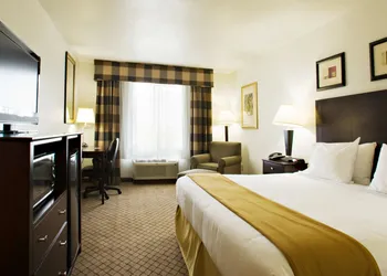 Holiday Inn Express & Suites Childress by IHG hotel thumbnail 2