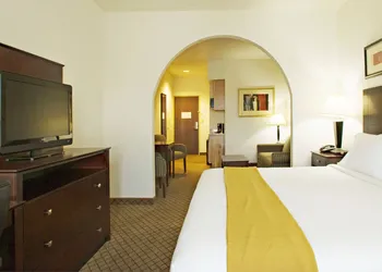 Holiday Inn Express & Suites Childress by IHG hotel thumbnail 4