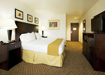 Holiday Inn Express & Suites Childress by IHG hotel thumbnail 8