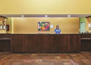 La Quinta Inn & Suites by Wyndham Eastland hotel thumbnail 2