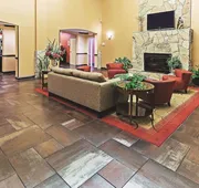 La Quinta Inn & Suites by Wyndham Eastland hotel detail image 3