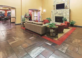 La Quinta Inn & Suites by Wyndham Eastland hotel thumbnail 3