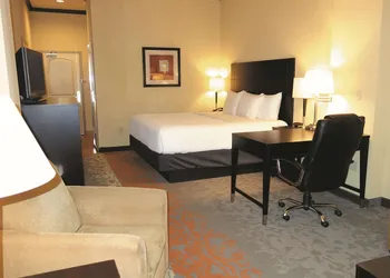 La Quinta Inn & Suites by Wyndham Eastland hotel thumbnail 6