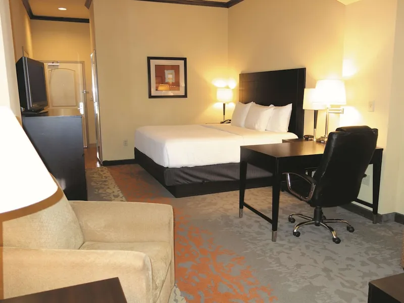 La Quinta Inn & Suites by Wyndham Eastland hotel detail image 6