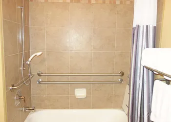 La Quinta Inn & Suites by Wyndham Eastland hotel thumbnail 7