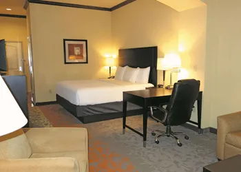 La Quinta Inn & Suites by Wyndham Eastland hotel thumbnail 8