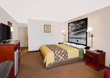 Super 8 by Wyndham Plainview hotel thumbnail 5