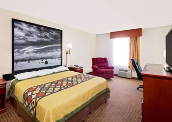 Super 8 by Wyndham Plainview hotel thumbnail 6