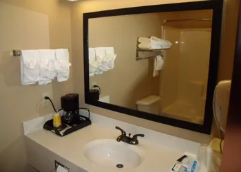 Irish Inn And Suites hotel thumbnail 2