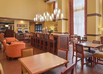 Hampton Inn & Suites by Hilton Lonoke hotel thumbnail 5