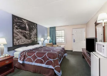 Super 8 by Wyndham Kingston hotel thumbnail 5