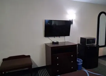 Super 8 by Wyndham Kingston hotel thumbnail 6
