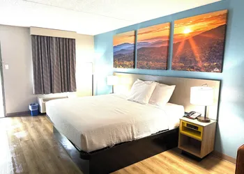 Days Inn by Wyndham Harriman hotel thumbnail 4