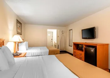 Brentwood Inn Clinton hotel thumbnail 7